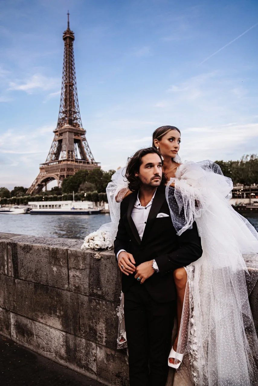 Anais and Antoine by the Seine, the Eiffel Tower behind them